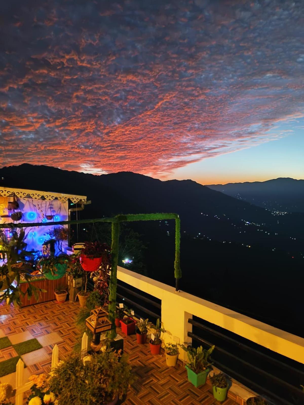 The Sunset Nest Offbeat Homestay دارجيلنغ المظهر الخارجي الصورة
